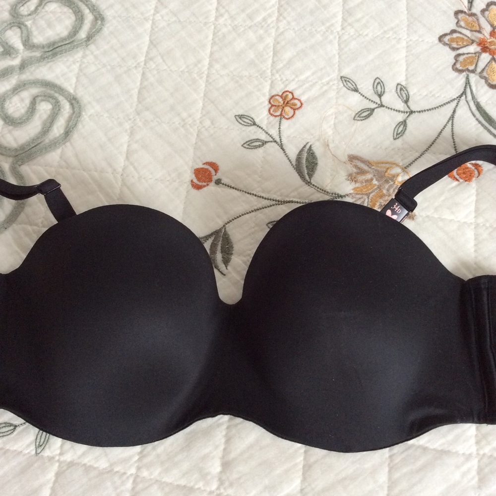 Victoria’s Secret strapless bra